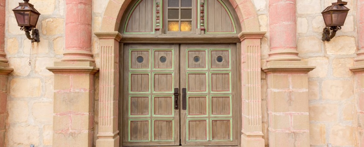 entrance to the old mission in santa barbara